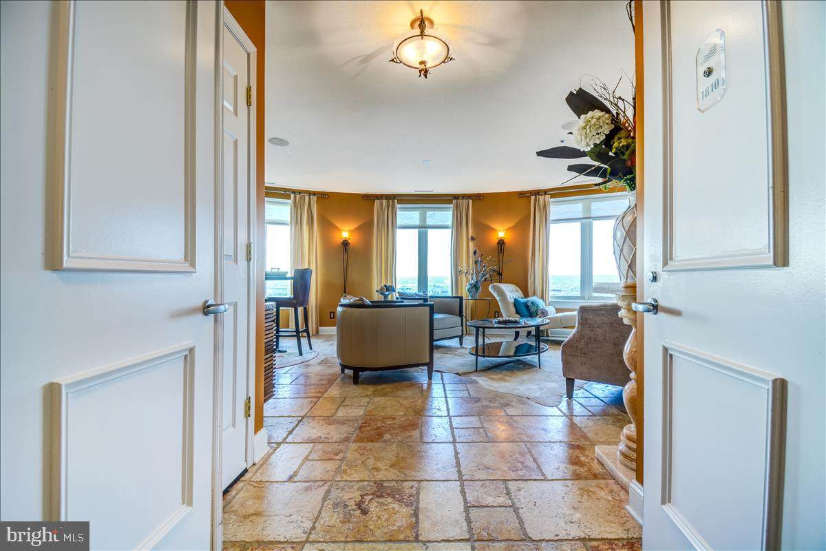 100 Harborview Drive - Photo 1