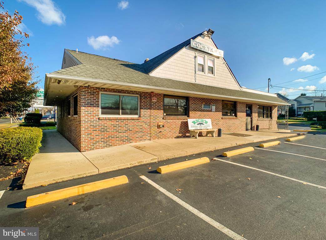 2813 Hulmeville Rd Popular Bar-Restaurant - Photo 1