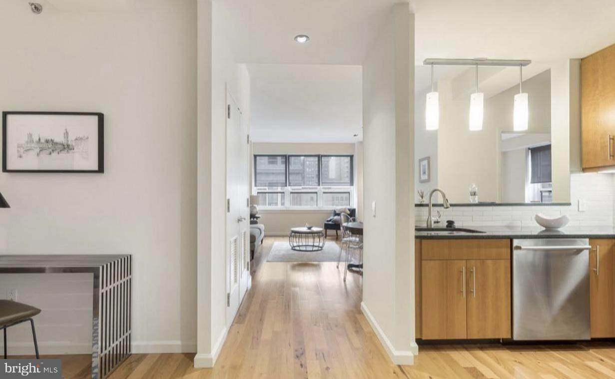 1425 Locust Street - Photo 1
