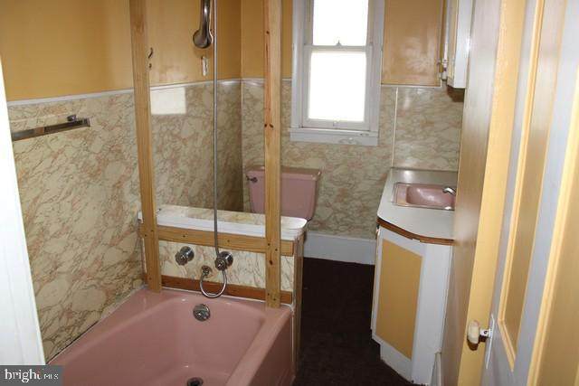 570 Nelson Street - Photo 1