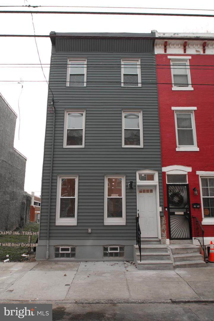 2032 Oxford Street - Photo 1