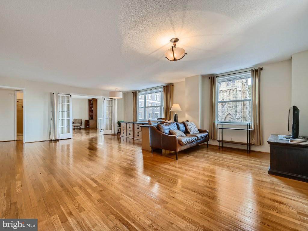 1101 Saint Paul Street - Photo 1
