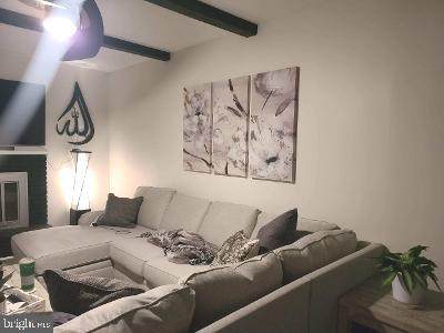 405 Maple Avenue - Photo 1