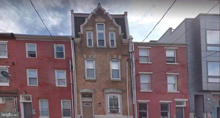 913 15TH Street - Photo 1