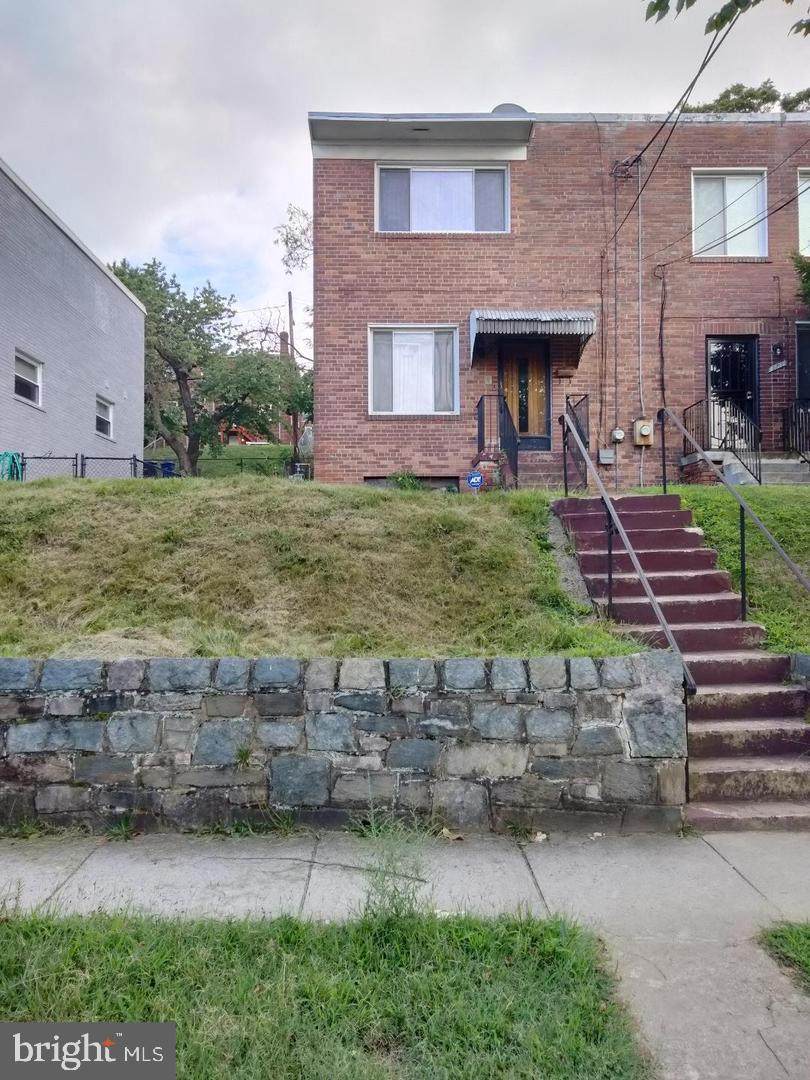 3955 Clay Place - Photo 1