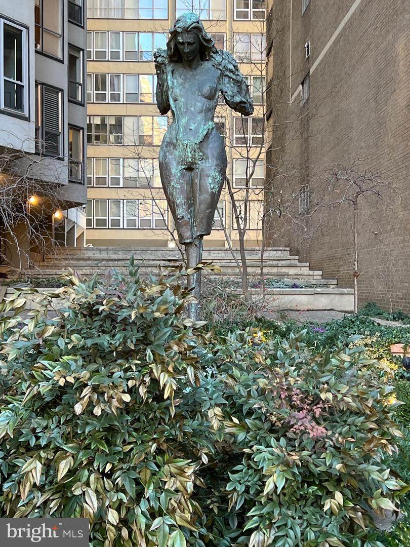224-30 Rittenhouse Square - Photo 1