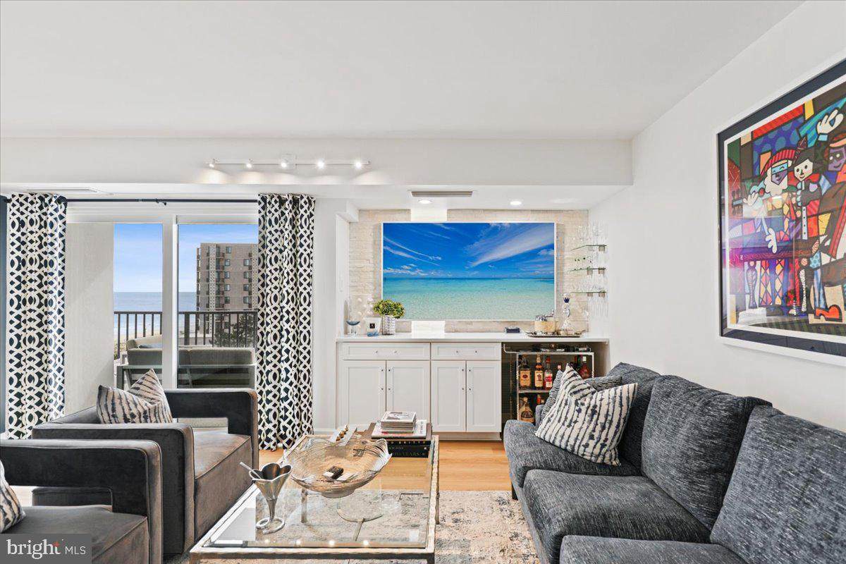 527 Boardwalk - Photo 1