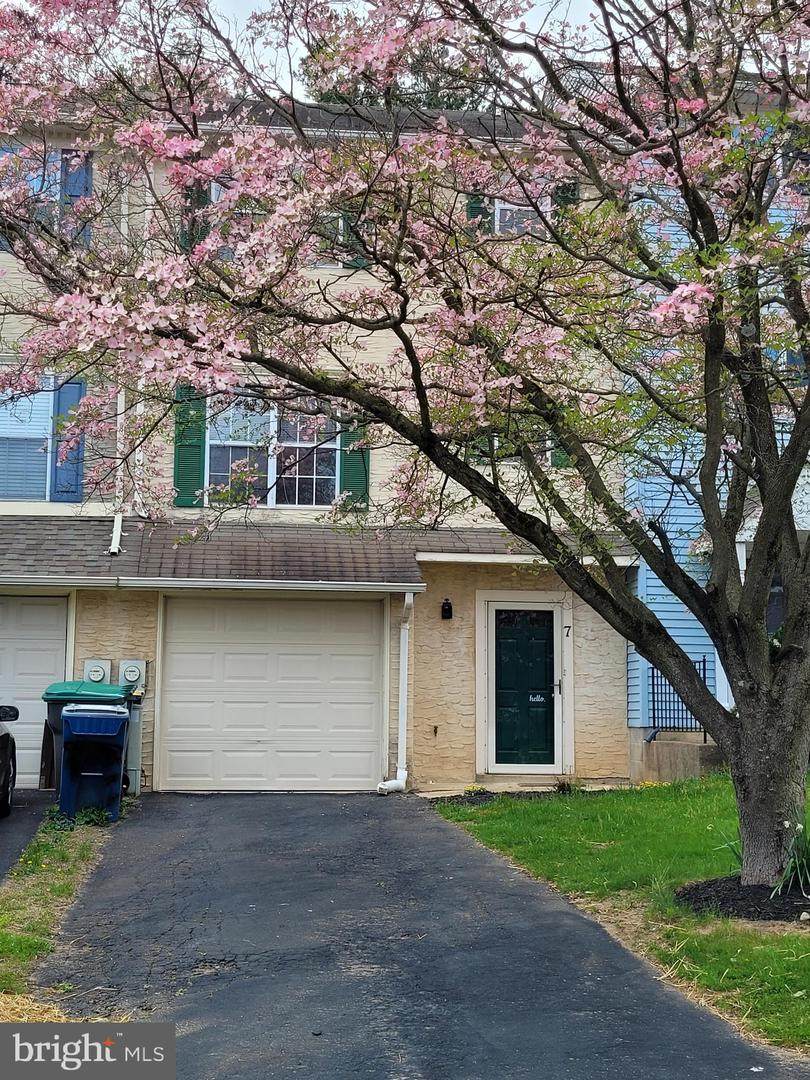 7 Ingrid Court - Photo 1