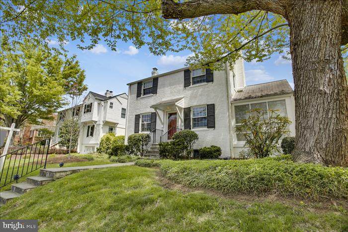1623 Patrick Henry Drive - Photo 1