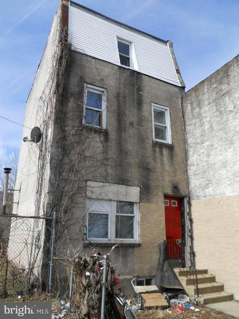 768 38TH Street - Photo 1
