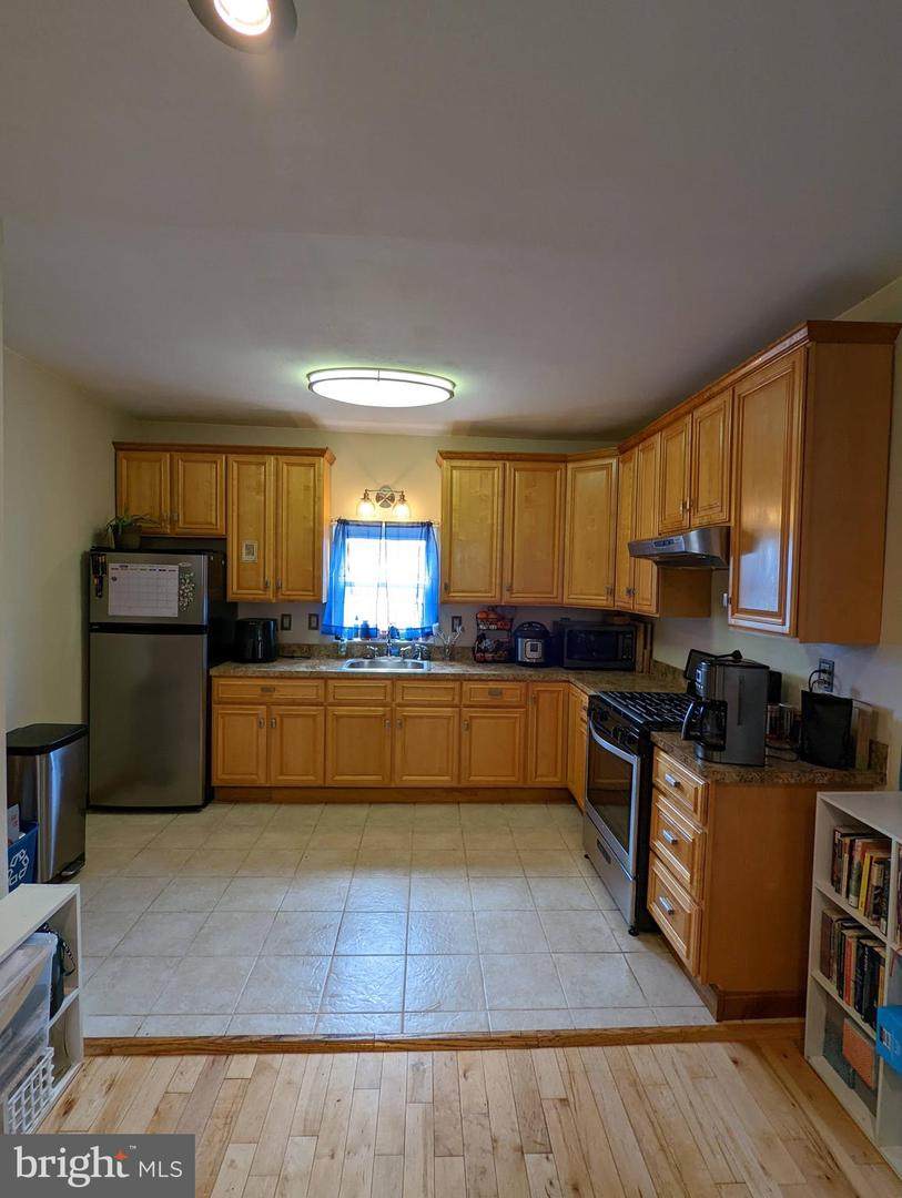 4640 Linmore Avenue - Photo 1