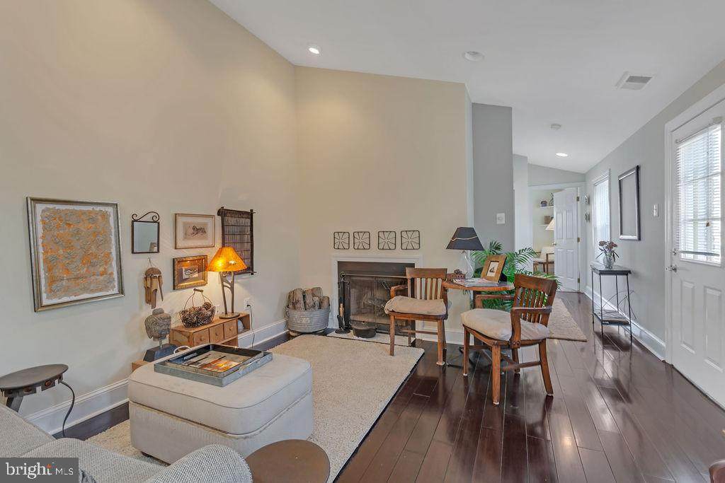 1613 Green Street - Photo 1