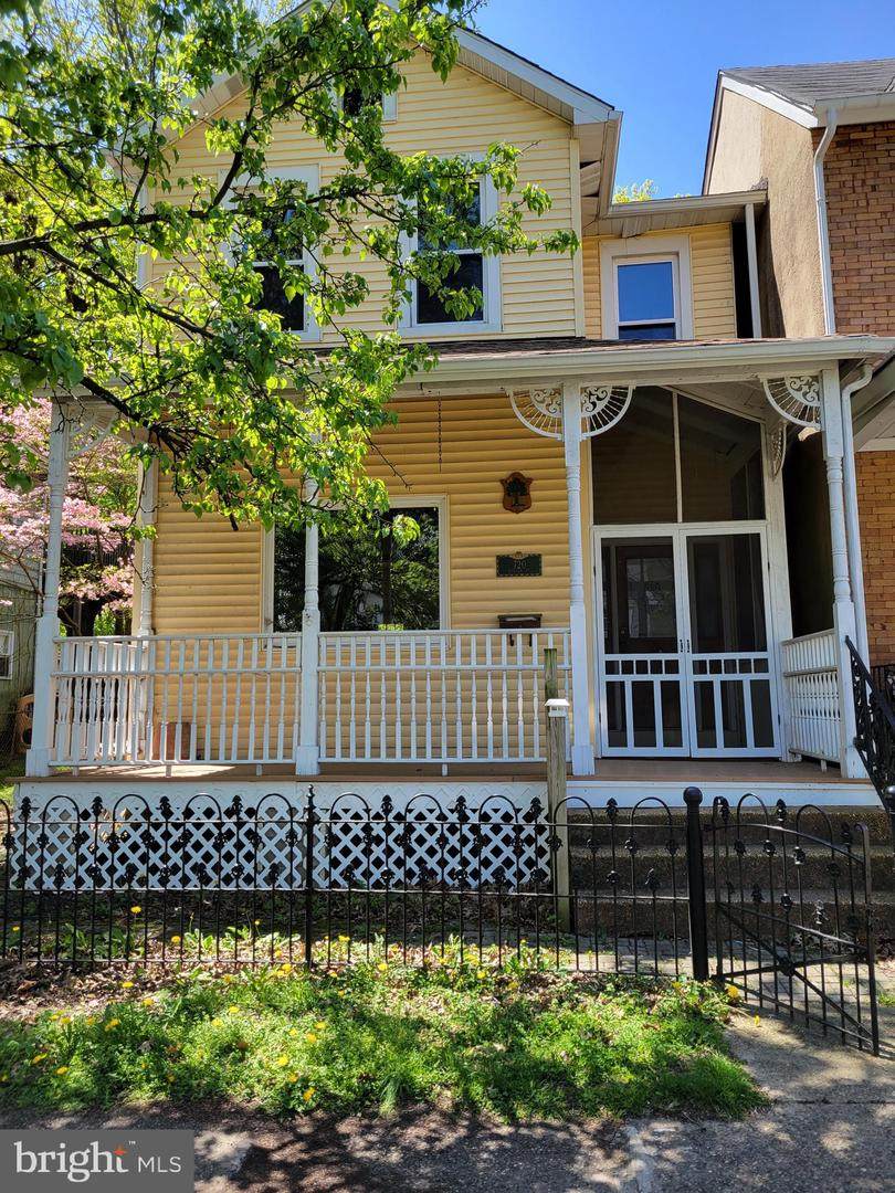 720 Hunter Street - Photo 1