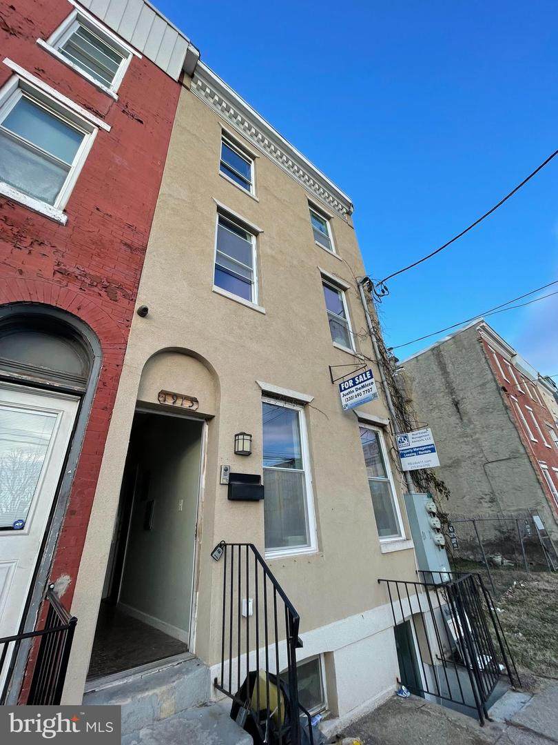 1913 Montgomery Avenue - Photo 1