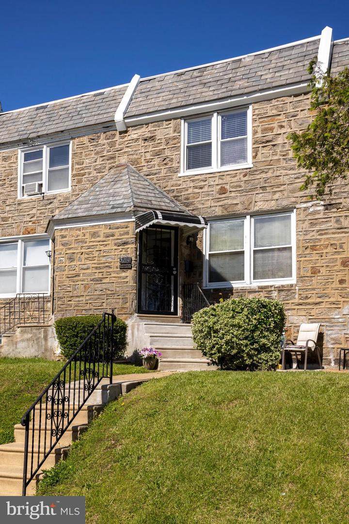 5204 8TH Street - Photo 1