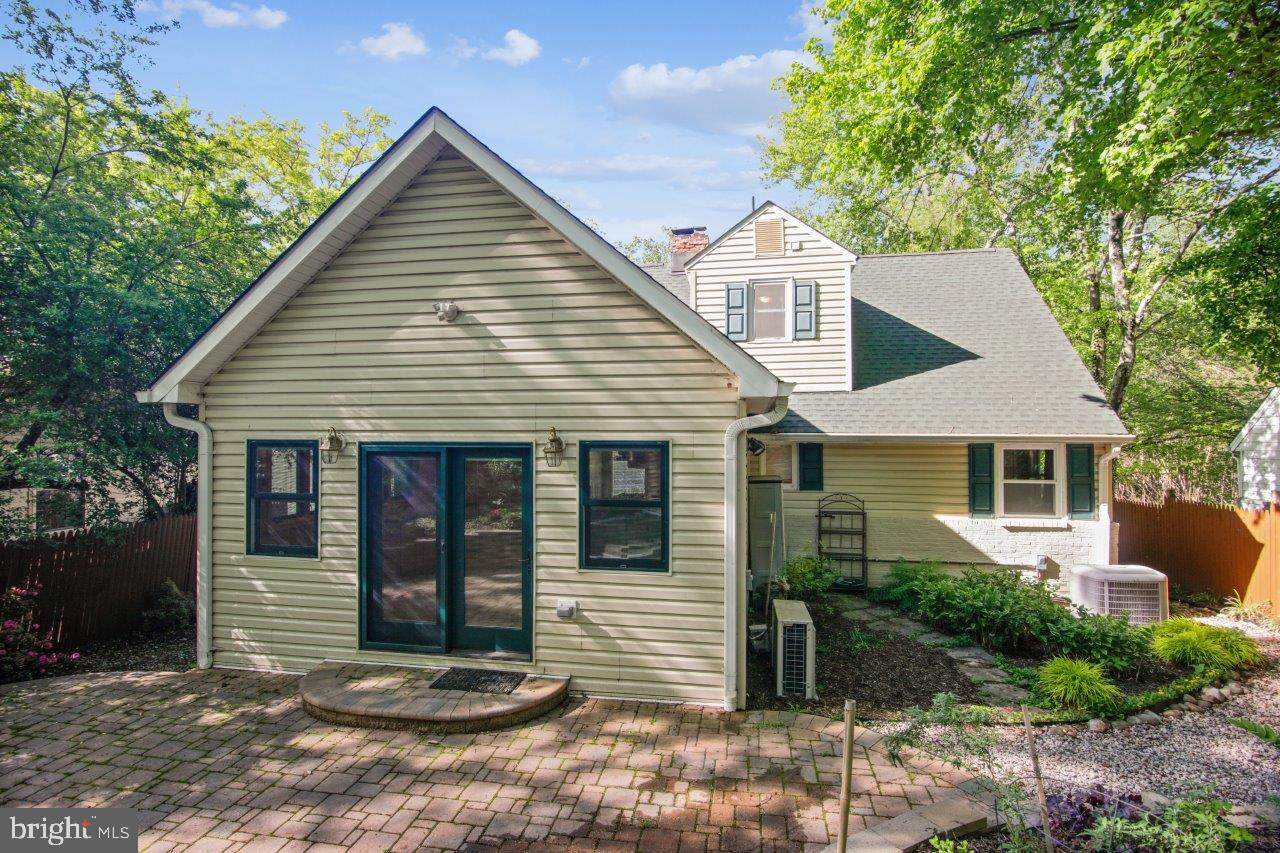 10409 Edgefield - Photo 1