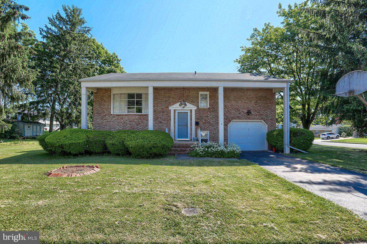 705 Henry Street - Photo 1