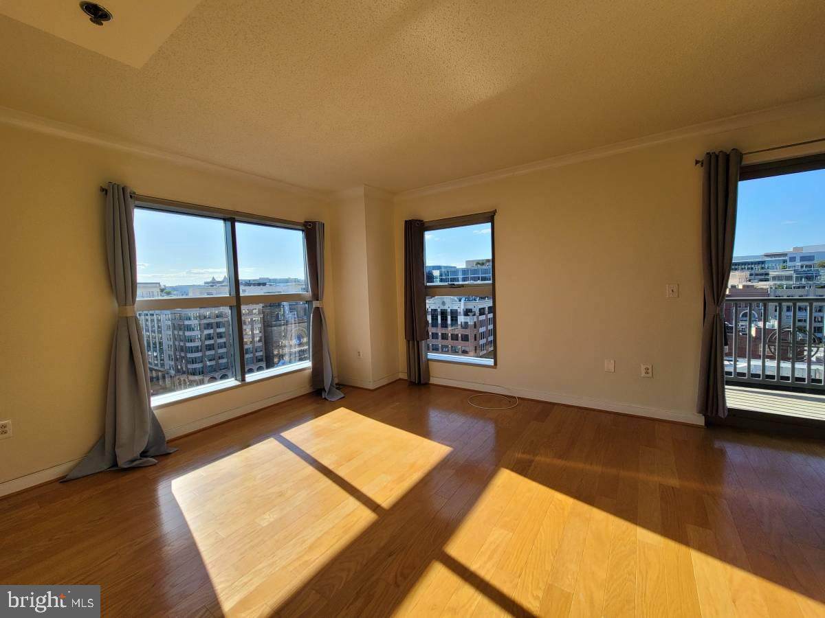 777 7TH Street - Photo 1
