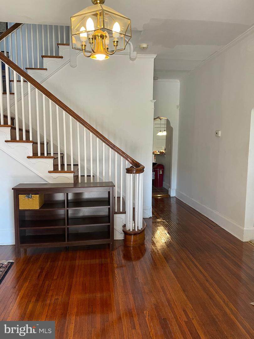 2803 Roslyn Avenue - Photo 1