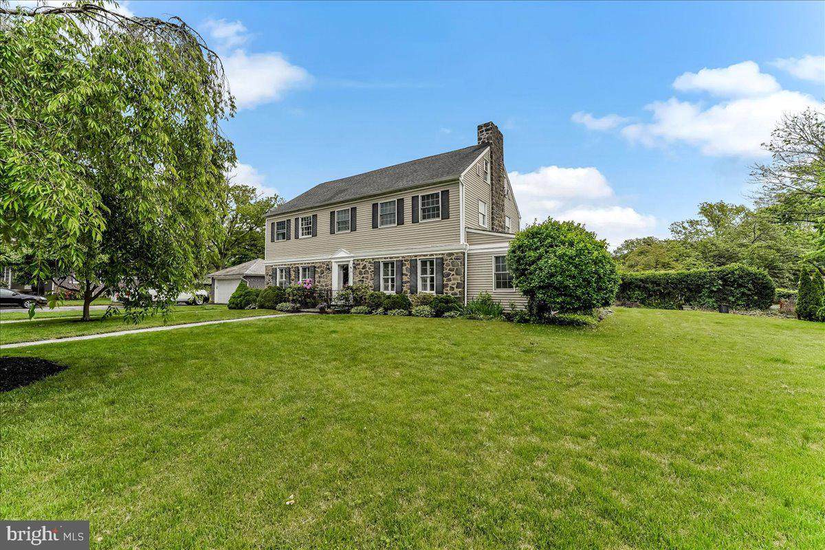 1000 Wynnewood Avenue - Photo 1