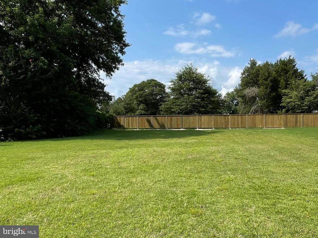 304 London Avenue - Photo 1