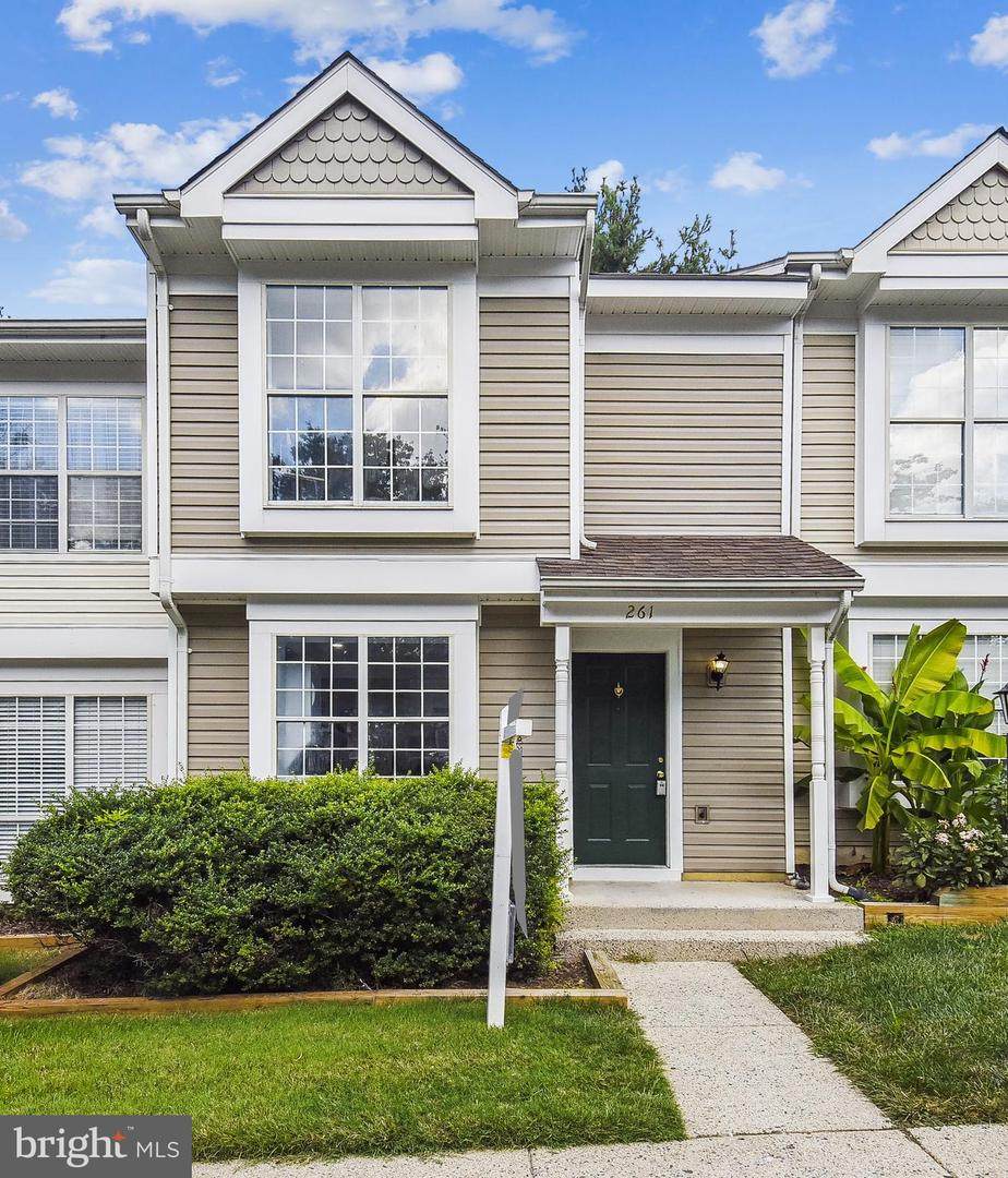 261 Coventry Square - Photo 1