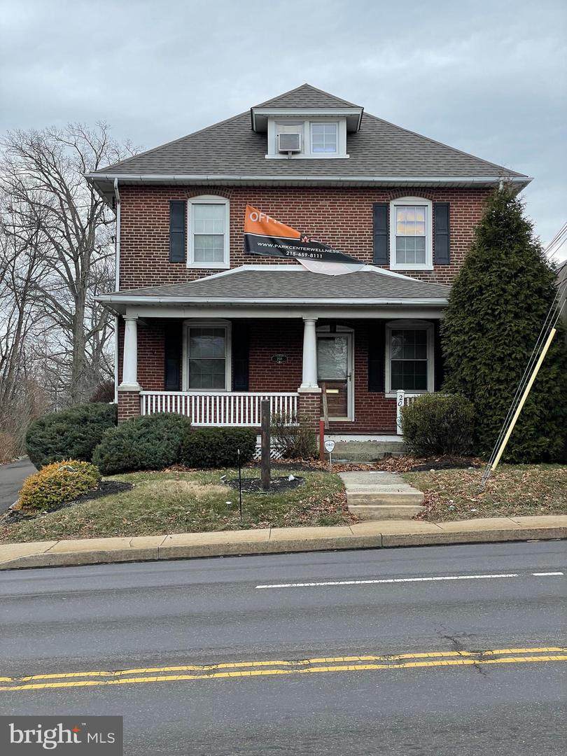 208 Easton - Photo 1