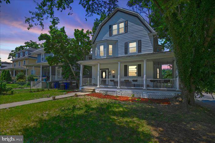 2510 Roslyn Avenue - Photo 1