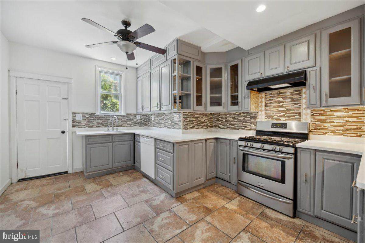1827 Chadwick Street - Photo 1