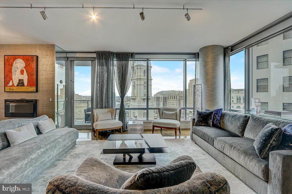 1414 Penn Square - Photo 1