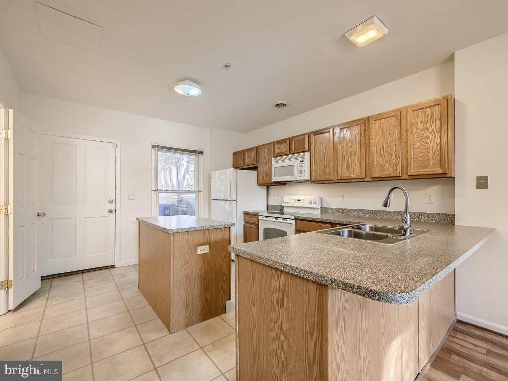 522 Saint Mary Street - Photo 1