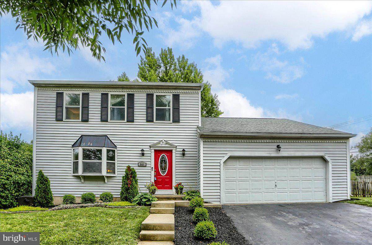 946 Kings Way E - Photo 1