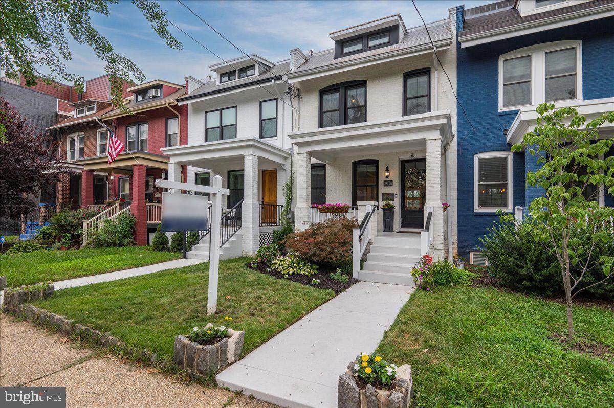 2916 12TH Street - Photo 1