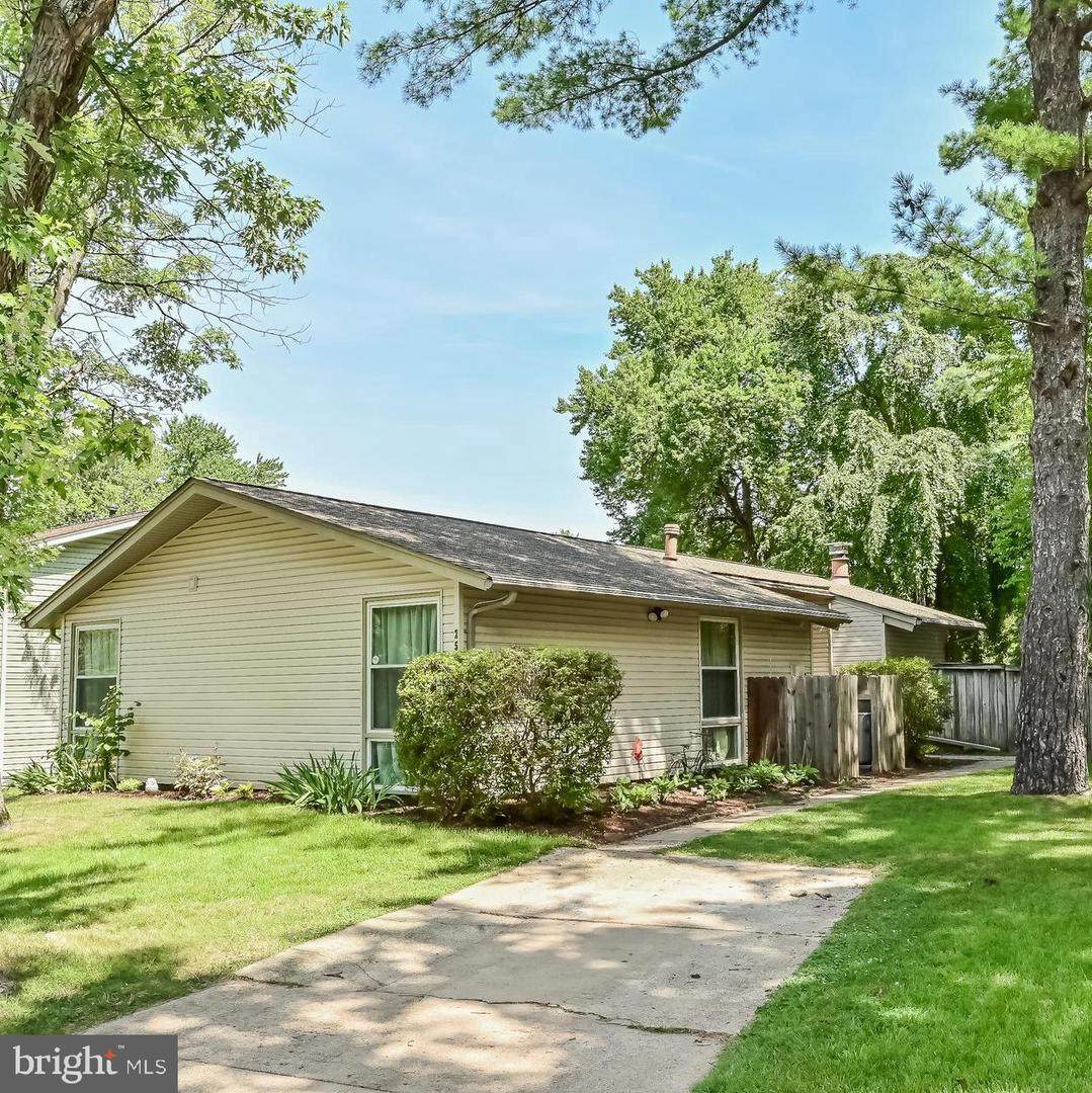 2500 Linwood Lane - Photo 1