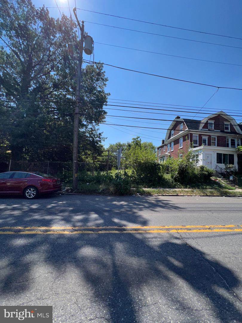 313 9TH Street - Photo 1