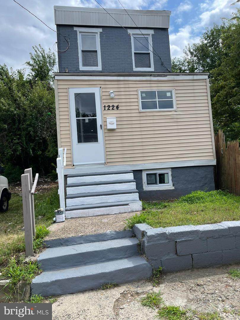 1224 Lansdowne Avenue - Photo 1