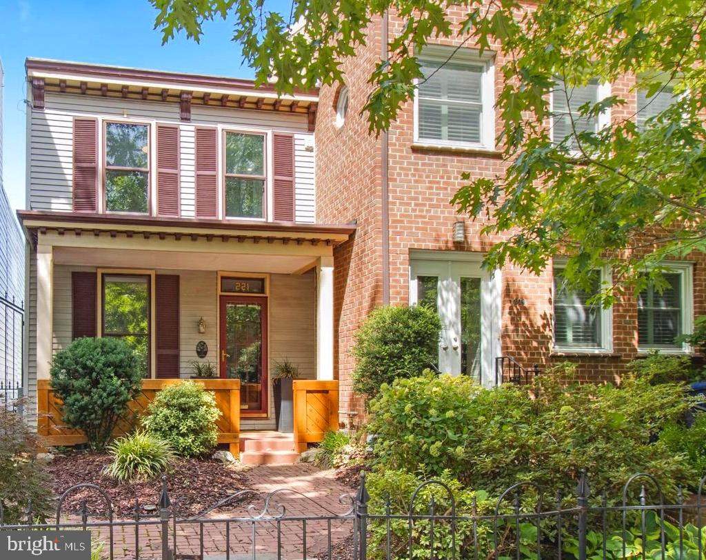 221 8TH Street - Photo 1