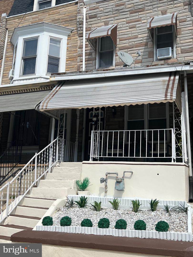723 12TH Street - Photo 1