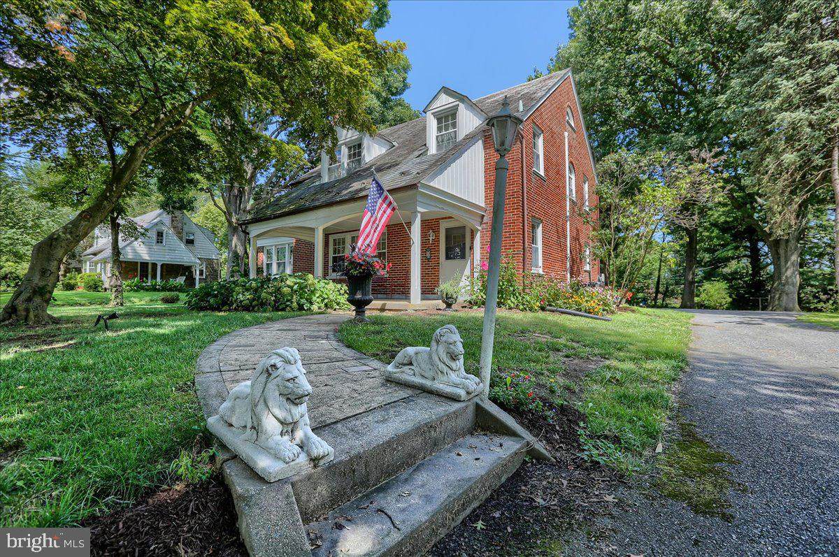 2337 Columbia Avenue - Photo 1