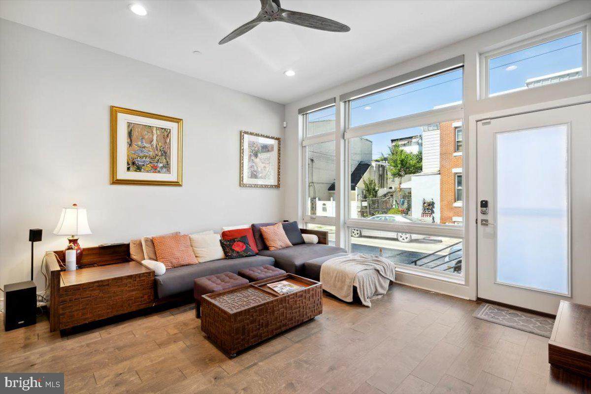 1541 Mascher Street - Photo 1