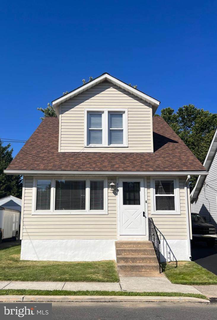 2121 Redwood Avenue - Photo 1