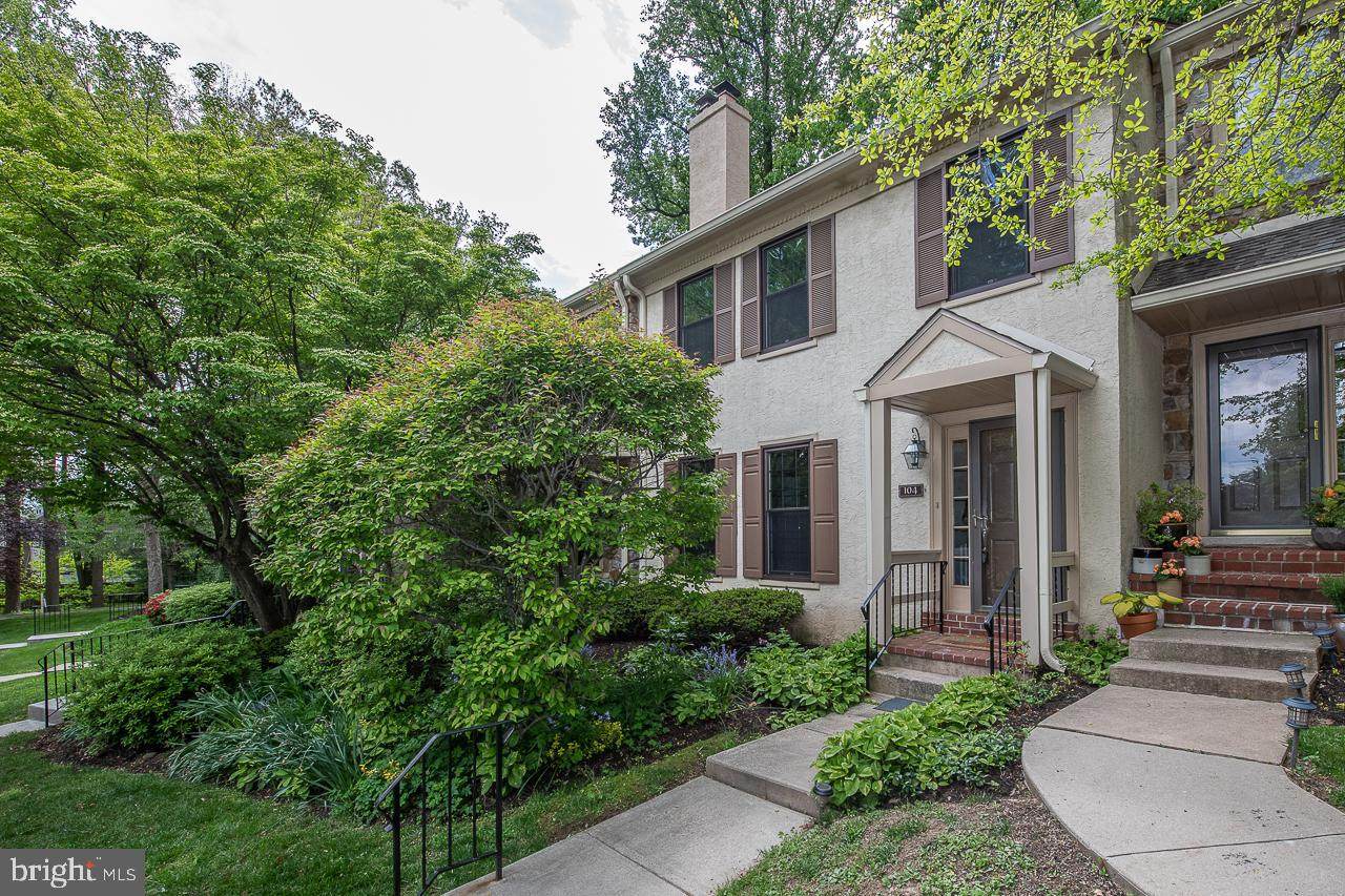 104 Weatherstone Drive - Photo 1