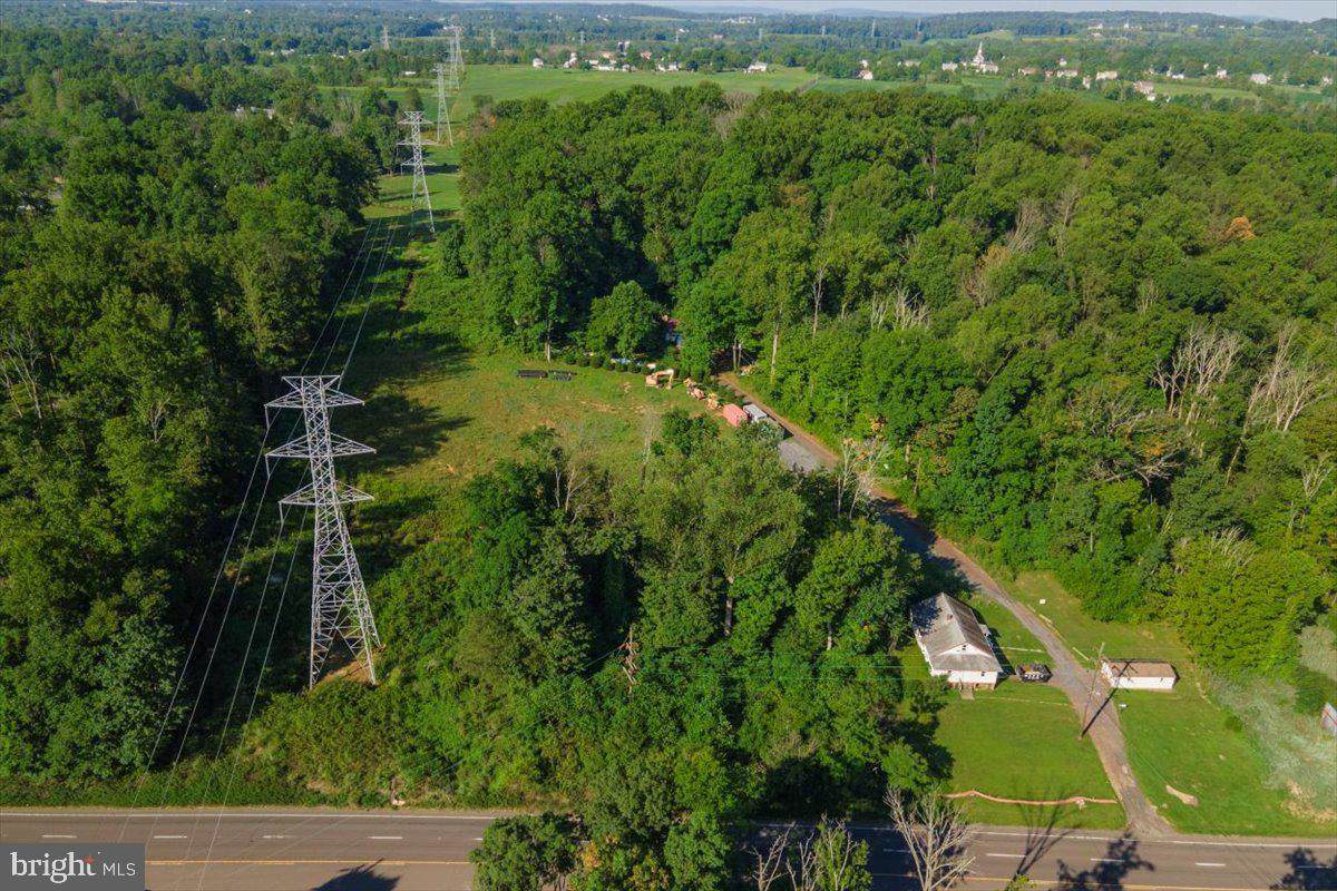 1466 West End Boulevard - Photo 1