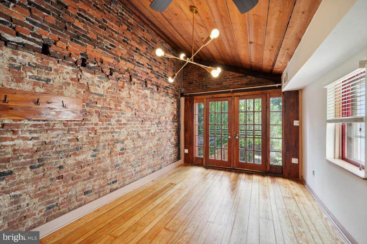 806 Front Street - Photo 1