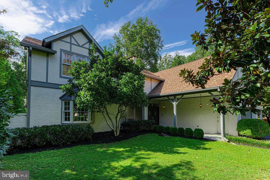 1515 Highwood Drive - Photo 1