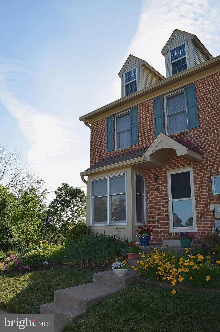 498 Amherst Court - Photo 1