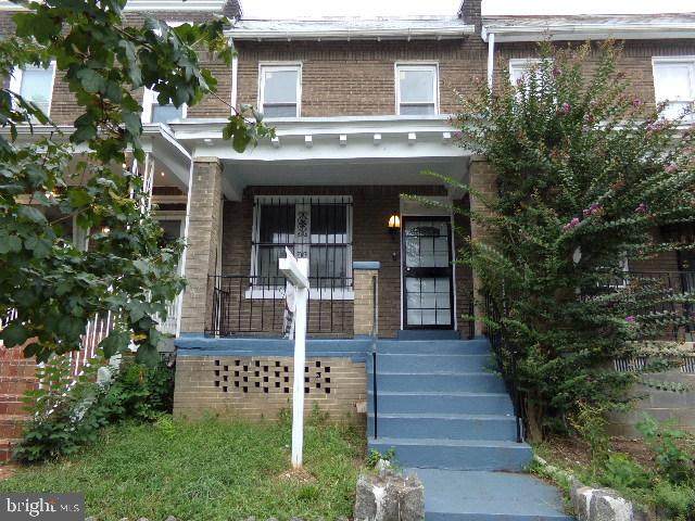 419 18TH Street - Photo 1