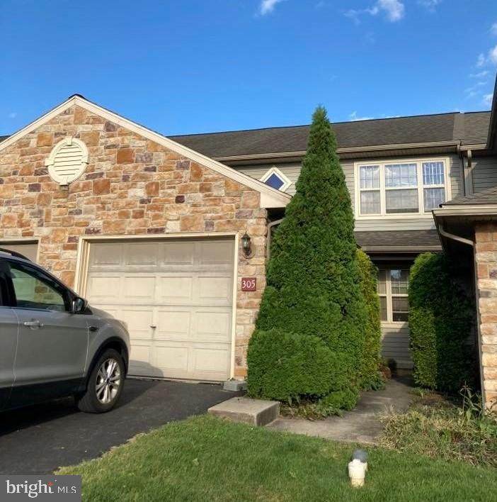 305 Alexandria Court - Photo 1
