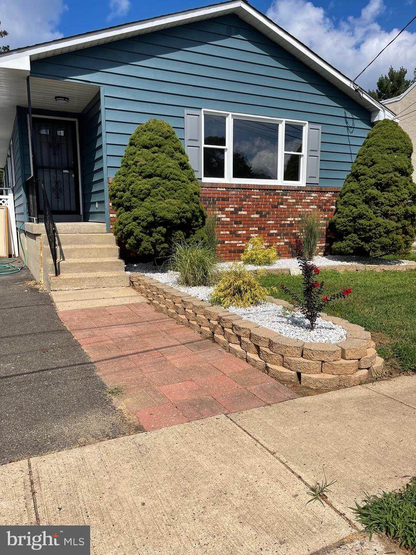 33 Kirby Avenue - Photo 1
