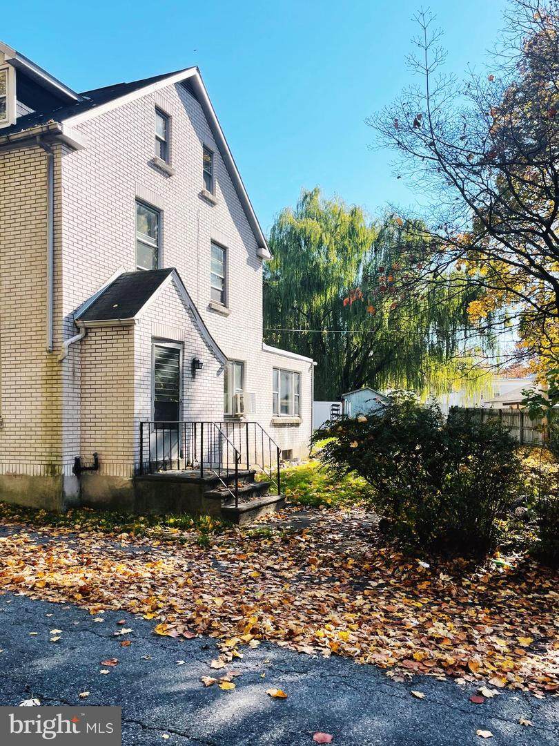 528 Carlisle Street - Photo 1